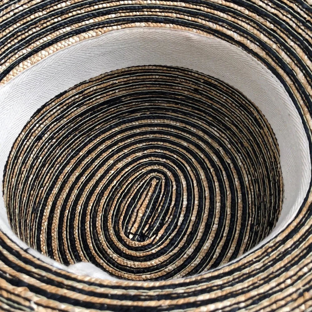 Straw and black striped hat pretty and clean - Picture 5 of 5